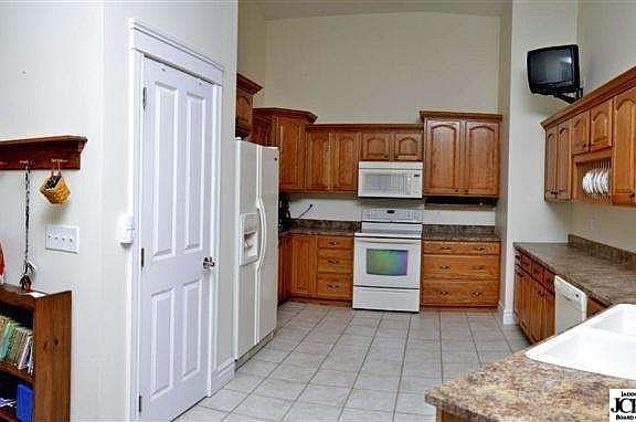5th image of 1616 Bell Ford Dr E