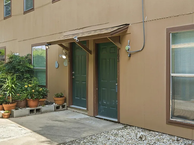 2319 Greenfield Pkwy #103 — Photo 4