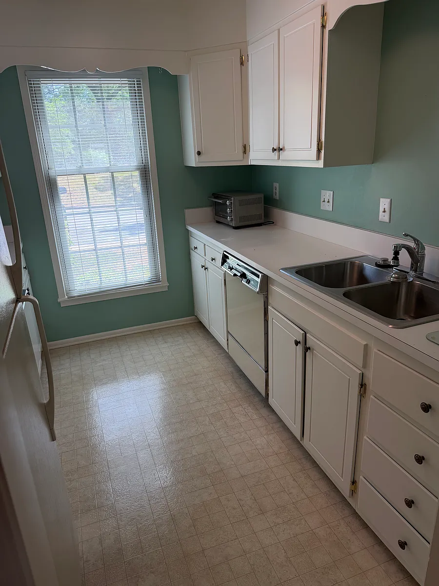Building Photo - 3132 Westbury Dr
