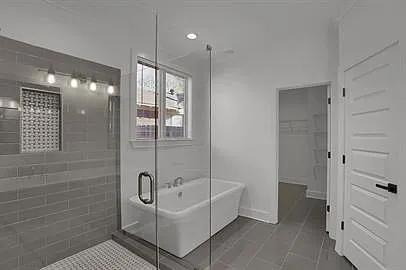 2374 Forrest Ave — Photo 12