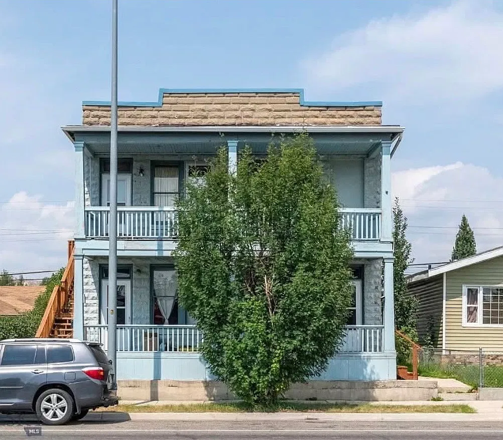 3 bed, $1,900 — Photo 1
