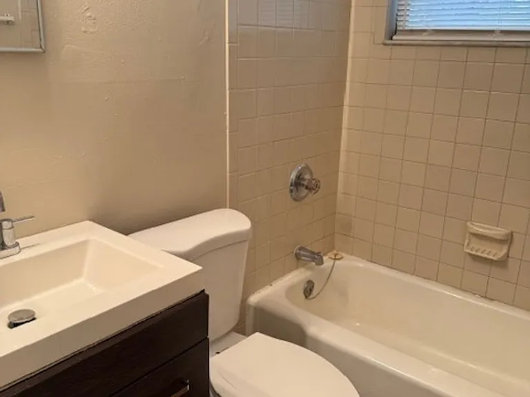 230 N Robbins Ave — Photo 9