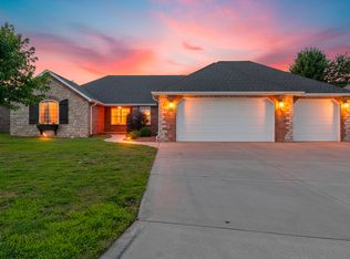 3957 N Springlawn Avenue, Springfield, MO 65803