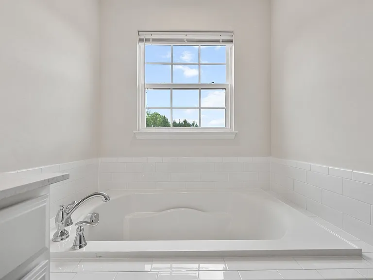 214 Tamworth Crk — Photo 23