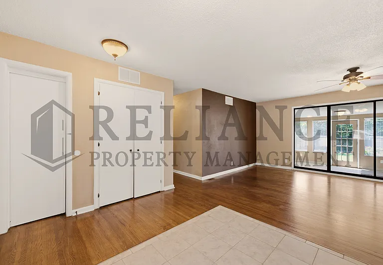 2103 W Columbine Ln — Photo 20