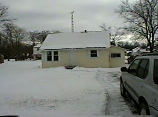 8307 Summerfield Rd, Lambertville, MI 48144