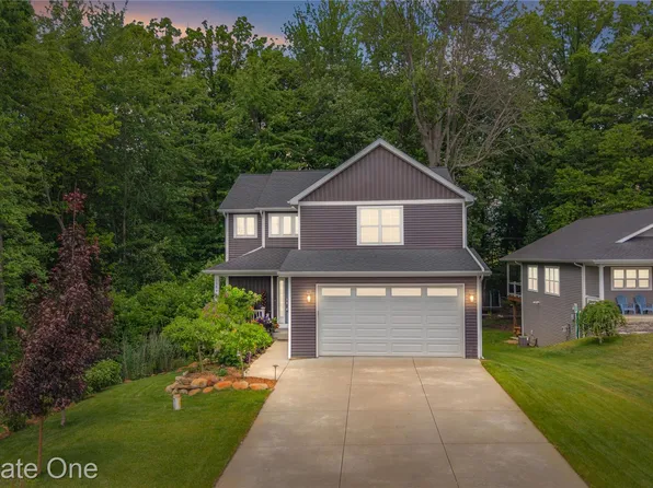 3259 Rush Lake Rd, Pinckney, MI 48169