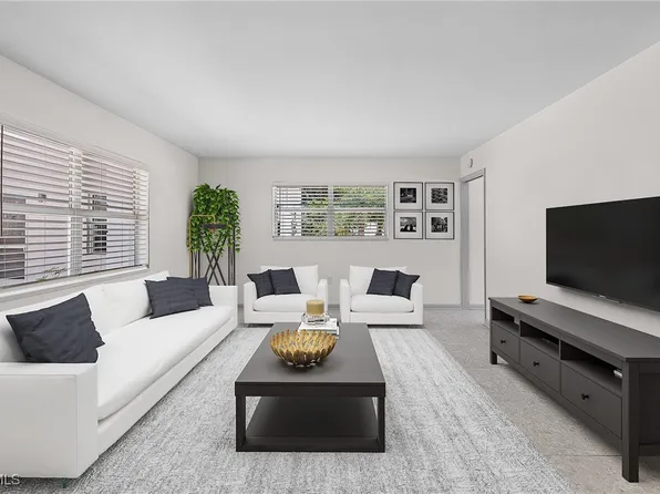 780 10th Ave S APT 4, Naples, FL 34102