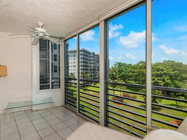 625 Oaks Drive #504, Pompano Beach, FL 33069