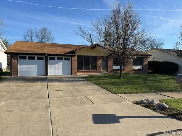 2469 Whitshire Dr, Saint Louis, MO 63129