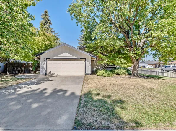 1920 E Paradise Avenue, Visalia, CA 93292