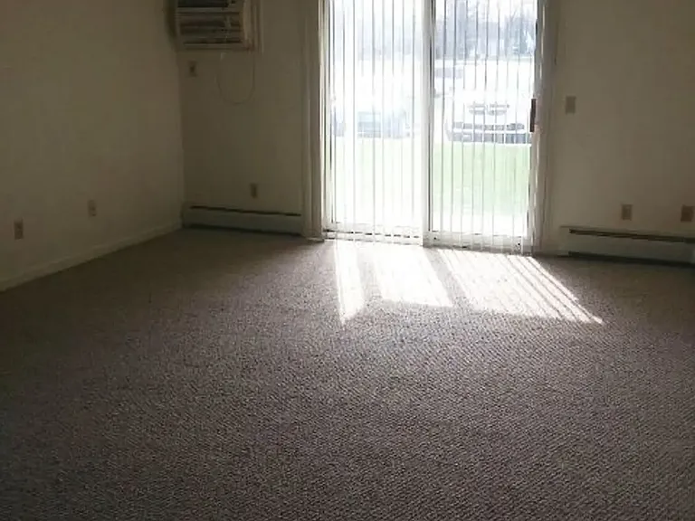 320 Lloyd St #213 — Photo 5