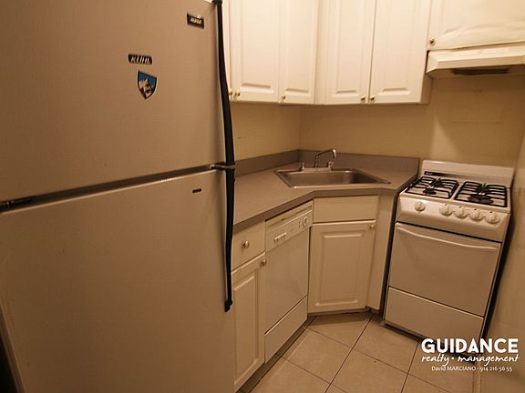 3rd image of 158 W 76th St APT 4B