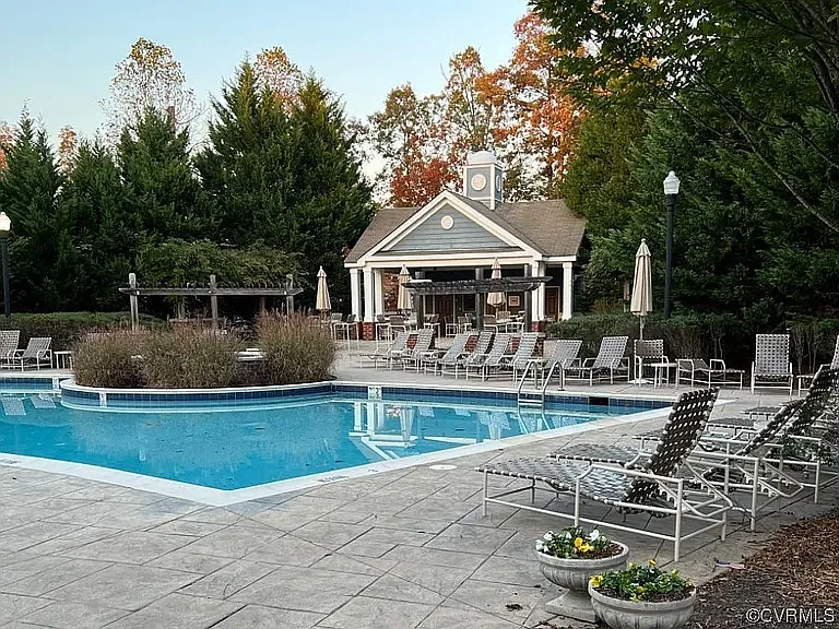734 Bristol Village Dr — Photo 2
