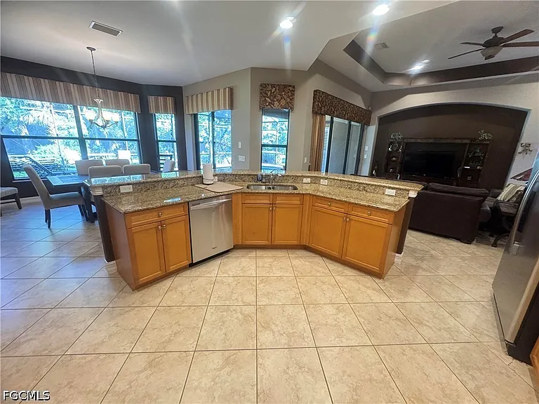11848 Rosalinda Ct — Photo 17