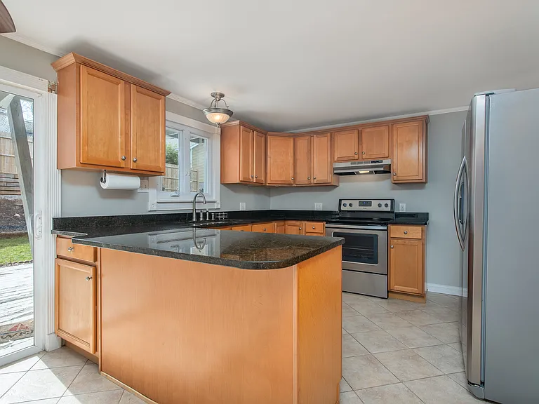 41 Geneva Ave — Photo 6
