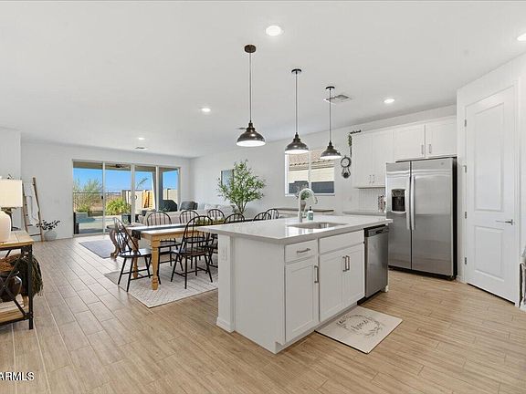 3rd image of 4312 E BRADFORD Avenue
