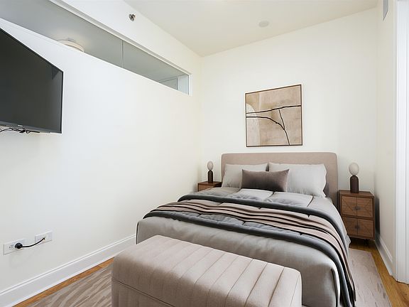4th image of 717 Riverside Dr #1505