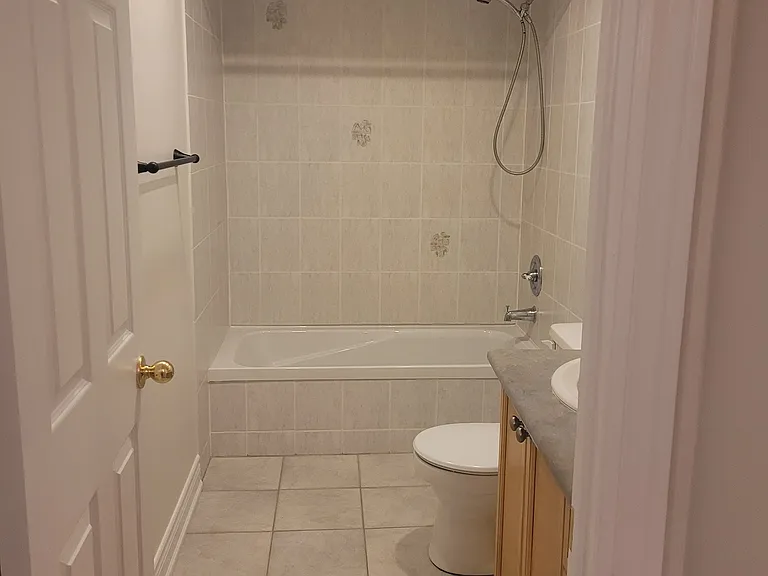 130 Widdifield Ave — Photo 10