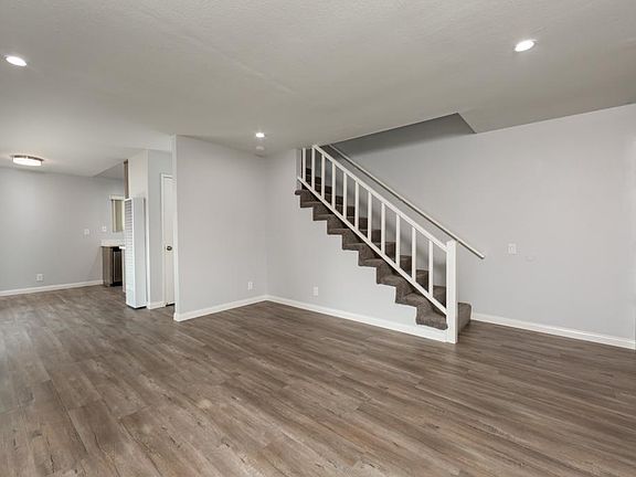 4th image of 732 Newport Ave #B