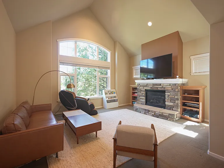 3438 NE Marion Ln — Photo 5