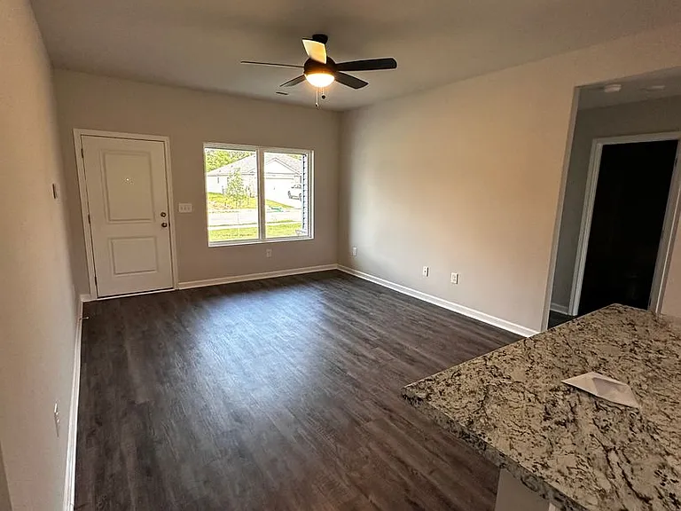 884 Camden Loop — Photo 7