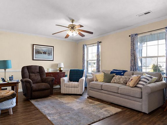 5th image of 74 Flagstone Dr