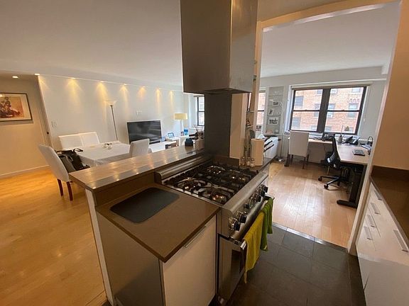 5th image of 320 E 54th St APT 8D