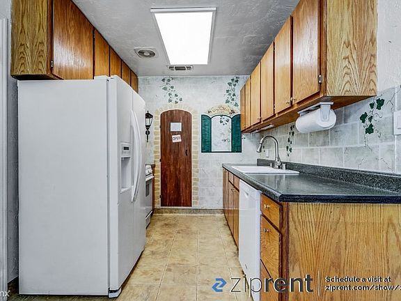 4th image of 1681 Rockrose Rd #1