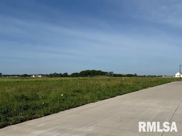 6721 Meghan Ave, Bettendorf, IA 52722