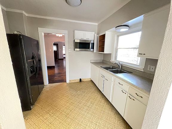 3rd image of 220 Anna St