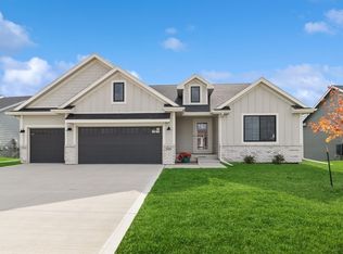 880 Daybreak Dr, Waukee, IA 50263