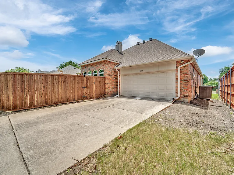 4021 Aldenham Dr — Photo 31