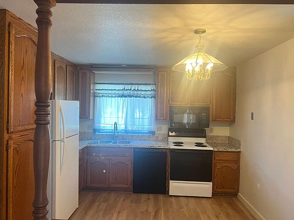 3rd image of 540 Edgewood Dr Unit A