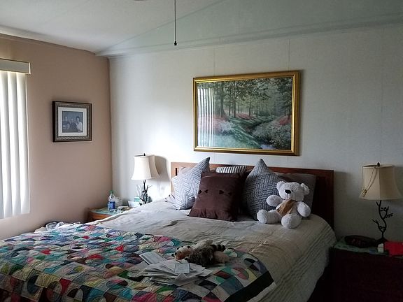 5th image of 282 Noble Ct