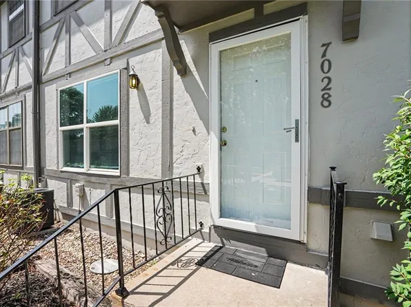 7028 N Fisk Ct, Kansas City, MO 64151