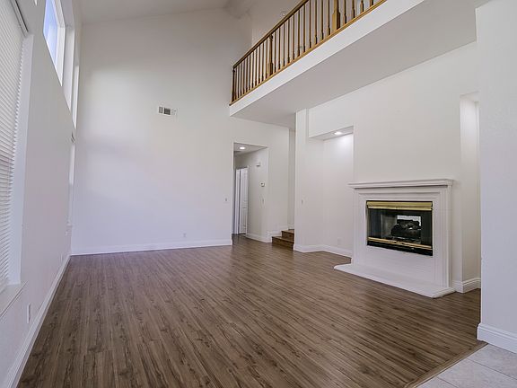 5th image of 25035 Eaton Ln