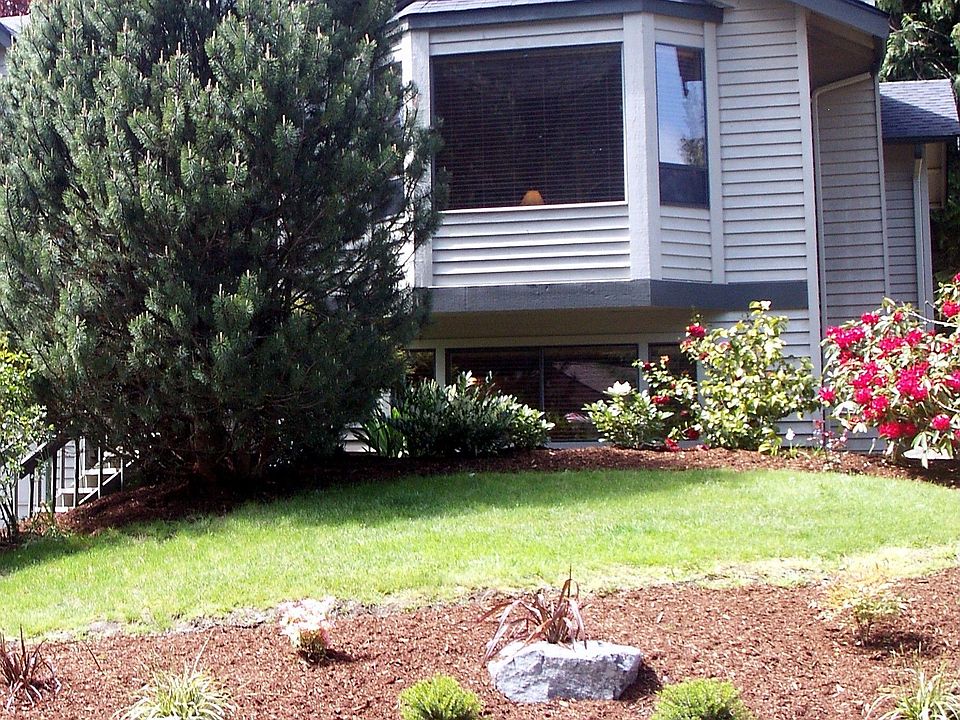 Wonderful 2110 sq foot home pn 9873 sq ft lot!