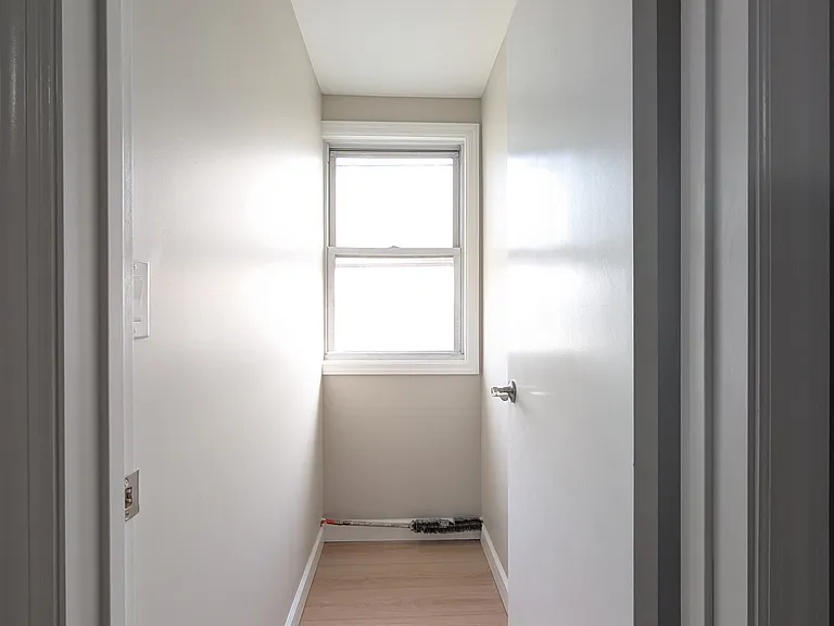 22 Somme St #3 — Photo 10