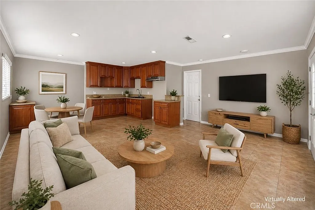 Building Photo - 8720 Villa Dr #2