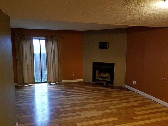 2nd image of 300 Oak Creek Ct