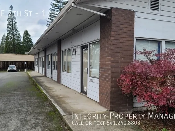 820 NE 7th St #1, Grants Pass, OR 97526