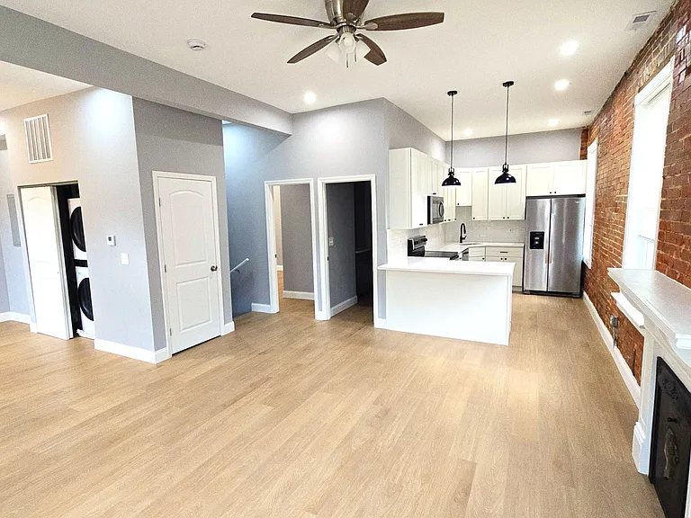 3500 Magnolia Ave #2R — Photo 1