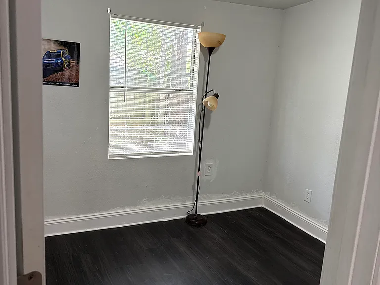 207 S J St — Photo 3