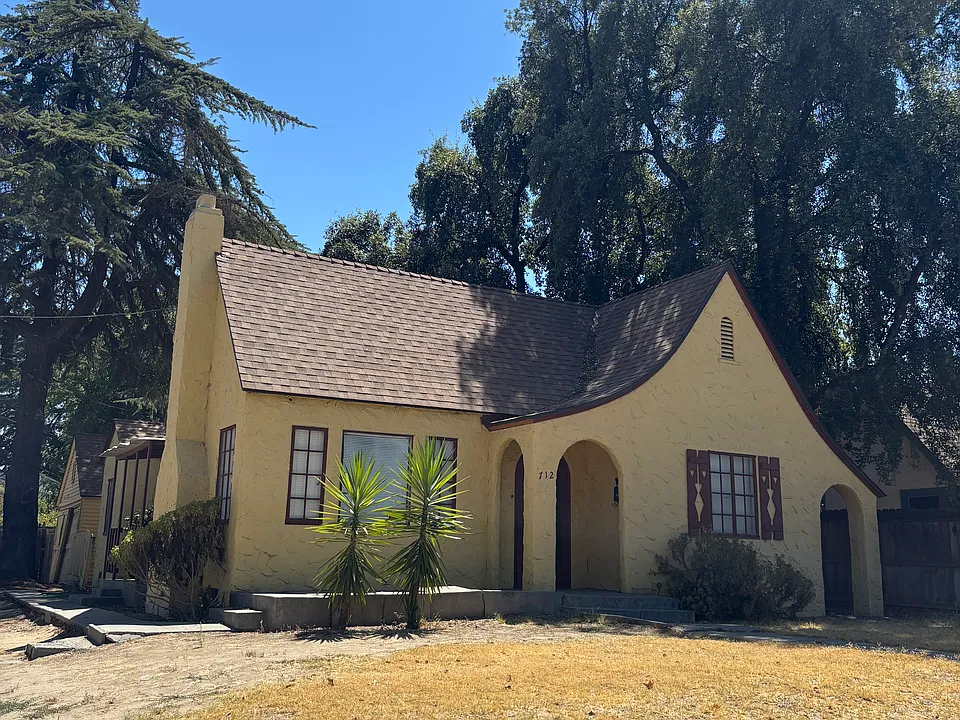 712 W Yosemite Ave