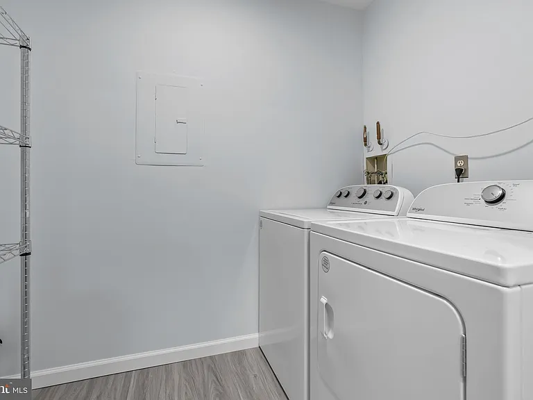 604 Woodhollow Dr — Photo 5