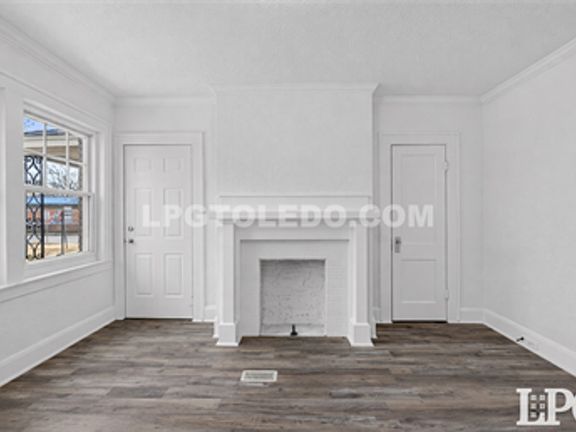 4th image of 1732 Arlington Ave #880