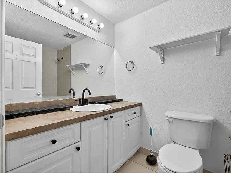 4902 Washington St #4 — Photo 12