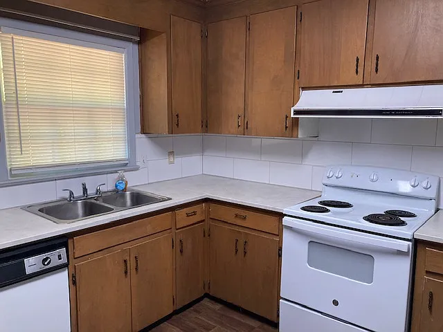 236 Park Ln #1 — Photo 3