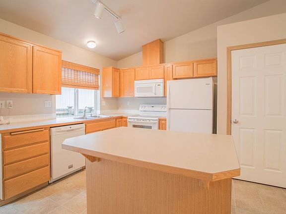 3rd image of 157 177th St E